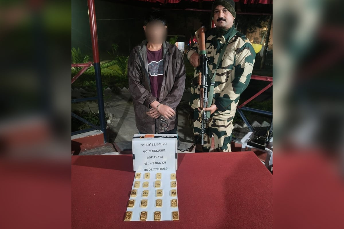 সীমান্তে ৩ কোটি রুপি মূল্যের ২০টি স্বর্ণের বারসহ চোরাকারবারি আটক