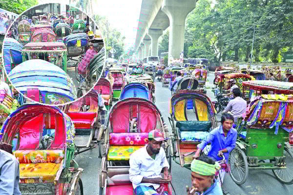 অটোরিকশার দৌরাত্ম্যে চলা দায়