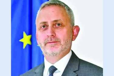 ভোটারদের কেন্দ্রে আনাটাই চ্যালেঞ্জ