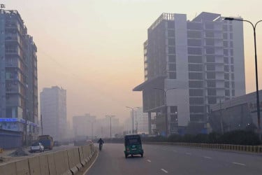 ঢাকায় বাড়ছে শীতের অনুভূতি