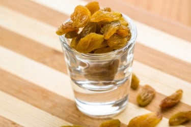 কিশমিশ ভেজানো পানির উপকারিতা