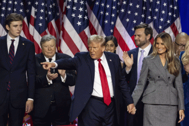 অভিবাসী ইস্যুতে কঠোর ট্রাম্প, এবার আট বিচারক বরখাস্ত