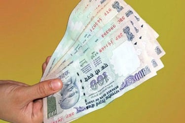 ডলারের বিপরীতে সর্বকালের সবচেয়ে দুর্বল অবস্থায় ভারতীয় রুপি