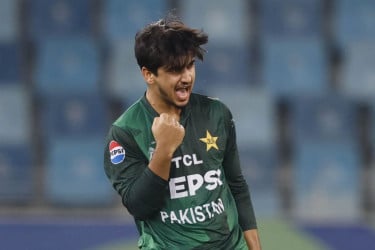 অলরাউন্ডার র‍্যাঙ্কিংয়ের আবারও শীর্ষে সাইম আইয়ুব