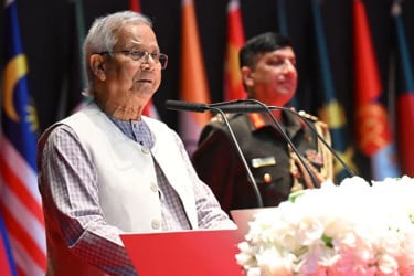 আগামী নির্বাচনে ঐতিহাসিক ভূমিকা পালনে সশস্ত্র বাহিনীর প্রতি প্রধান উপদেষ্টার আহ্বান