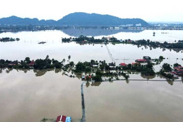 থাইল্যান্ডে বন্যায় মৃতের সংখ্যা বেড়ে ২৬৭