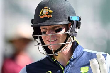 চোখের নিচে কালো স্ট্রিপ লাগিয়ে ব্যাট করবেন স্মিথ, কারণ কী?