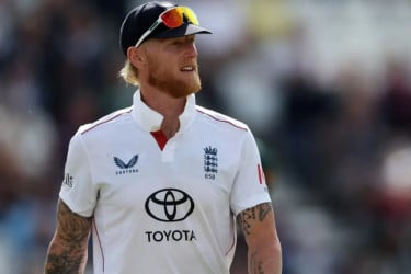 সাবেক ক্রিকেটারদের কাছে ক্ষমা চাইলেন স্টোকস