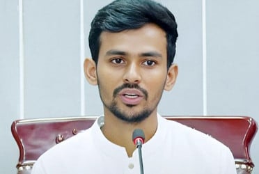 দেশের ক্রান্তিলগ্নে ভূমিকা রেখেছে আলেম সমাজ : উপদেষ্টা আসিফ