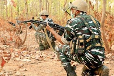 ভারতের ছত্তীসগঢ়ের যৌথহিনীর সঙ্গে গোলাগুলি, ১২ মাওবাদী নিহত