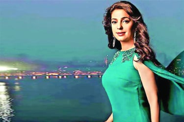 সহজ-সরল জুহি...