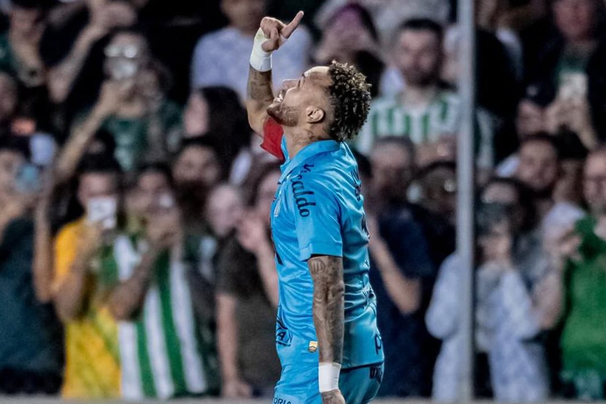 চোটগ্রস্ত হাঁটু নিয়েই নেইমারের হ্যাটট্রিক