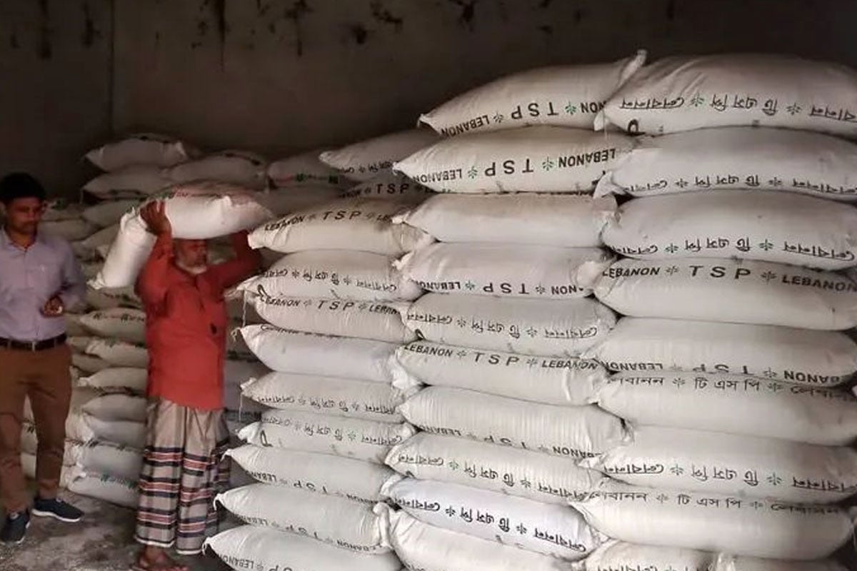 ঝিনাইদহে সেনাবাহিনীর অভিযানে বিপুল সার উদ্ধার