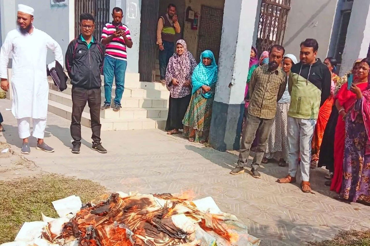 গোবিন্দগঞ্জে ৭ হাজার দলিল পুড়িয়ে ধ্বংস