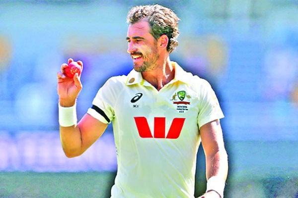 ওয়াসিম আকরামকে ছাড়িয়ে স্টার্ক