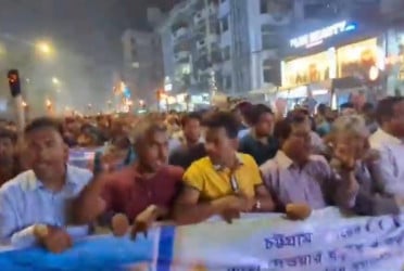 টার্মিনাল বিদেশিদের কাছে না দেওয়ার দাবিতে মশাল মিছিল