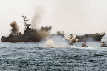 পারস্য উপসাগর ও হরমুজ প্রণালীতে আইআরজিসির নৌ মহড়া