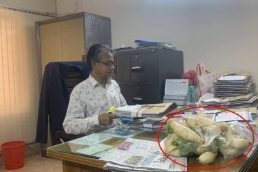 বরিশাল বিশ্ববিদ্যালয়ের উপাচার্যকে ‘অন্যরকম’ প্রতিবাদ জানাল ইসলামী ছাত্র আন্দোলন