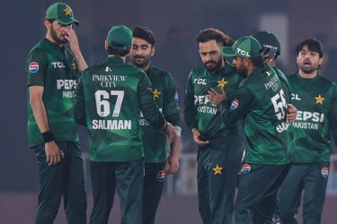 বিপিএলের আসরে পাকিস্তানি তারকাদের খেলা নিয়ে শঙ্কা