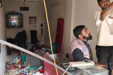 পাবনায় সশস্ত্র ডাকাতি, ৫টি স্বর্ণের দোকান ও ৩টি বাড়ি লুট