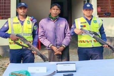 বগুড়ায় ট্রাকচালক–হেলপারকে কুপিয়ে টাকা ছিনতাইয়ের সময় আটক ১