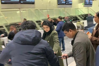 লন্ডন থেকে ঢাকার পথে জুবাইদা রহমান