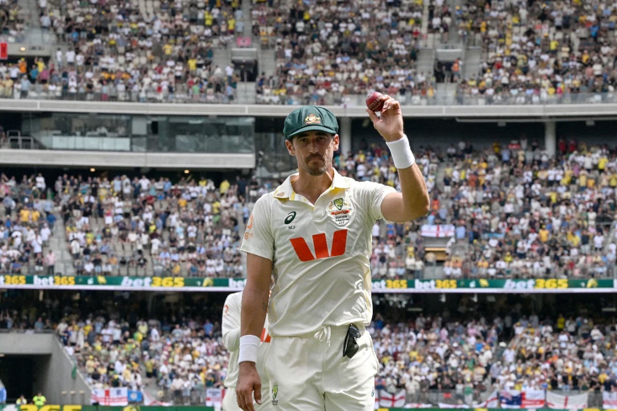 ওয়াসিমের রেকর্ড ভেঙে তাকেই সেরা মানছেন স্টার্ক