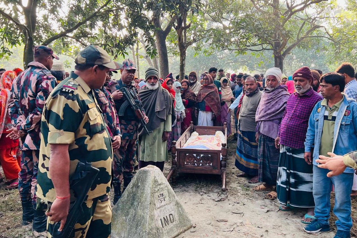সীমান্তে ভারতীয় নাগরিকের মরদেহ দেখল বাংলাদেশি স্বজনরা