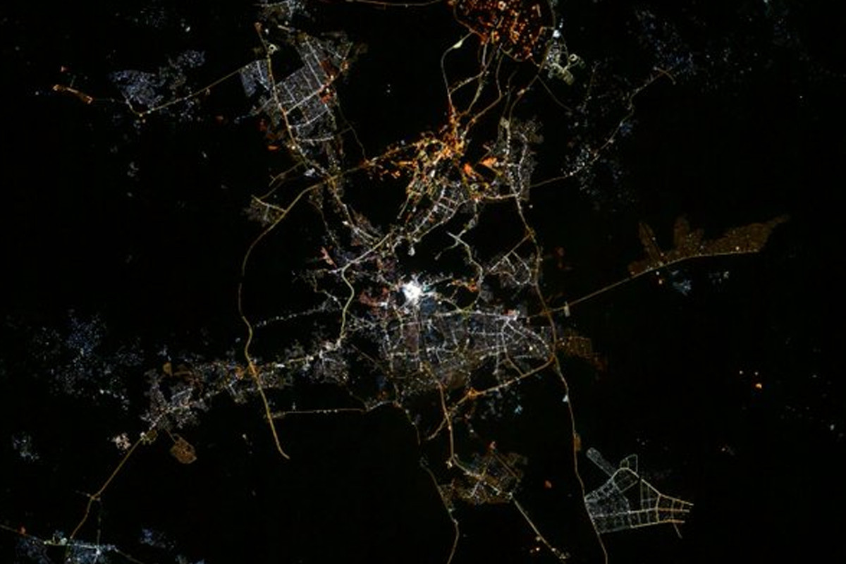 মহাকাশ থেকে তোলা ছবিতেও ঝলমল করছে পবিত্র কাবা, মুগ্ধ নেট দুনিয়া