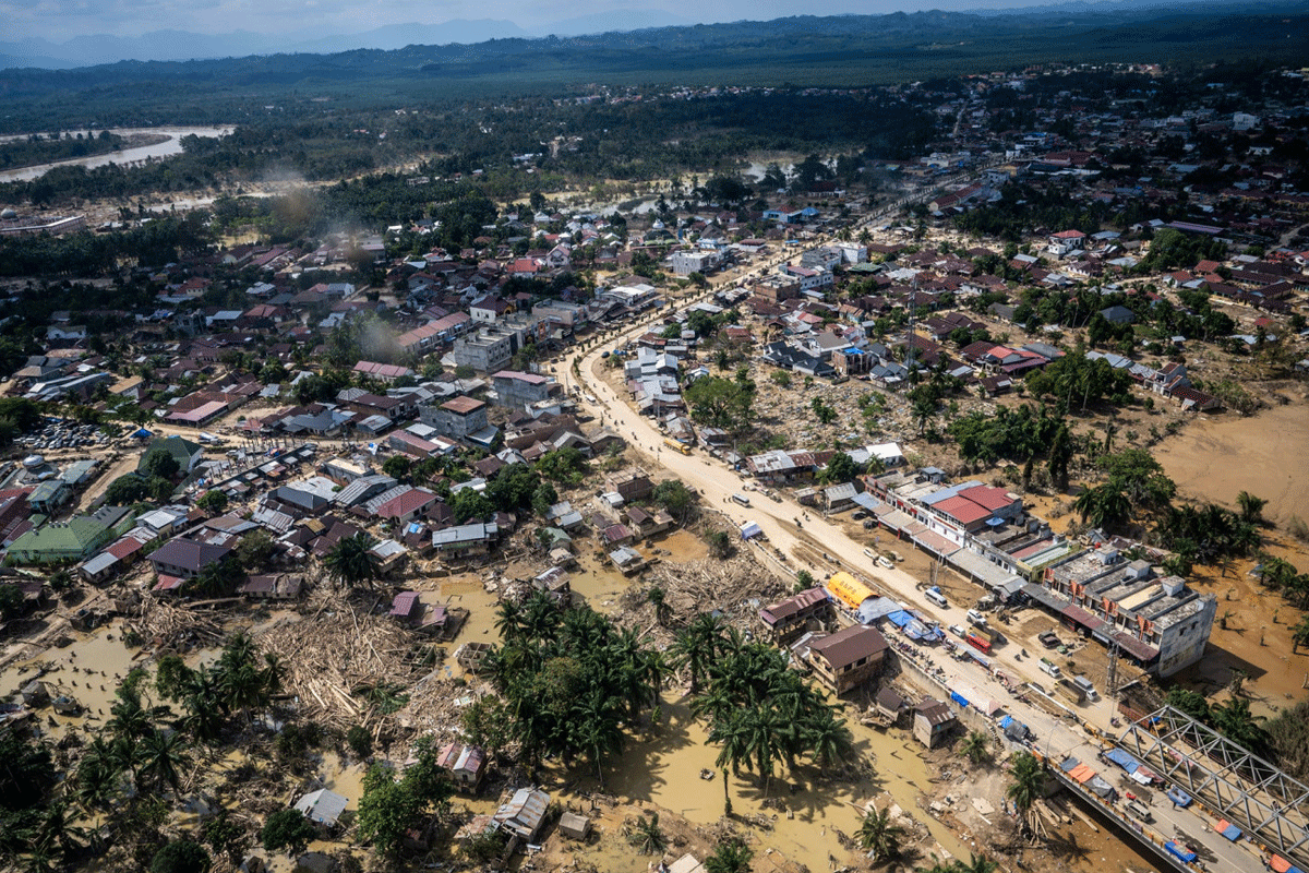 ইন্দোনেশিয়ায় মৃত বেড়ে ৮৪৬, এতো ভয়াবহ বন্যার কারণ কী?