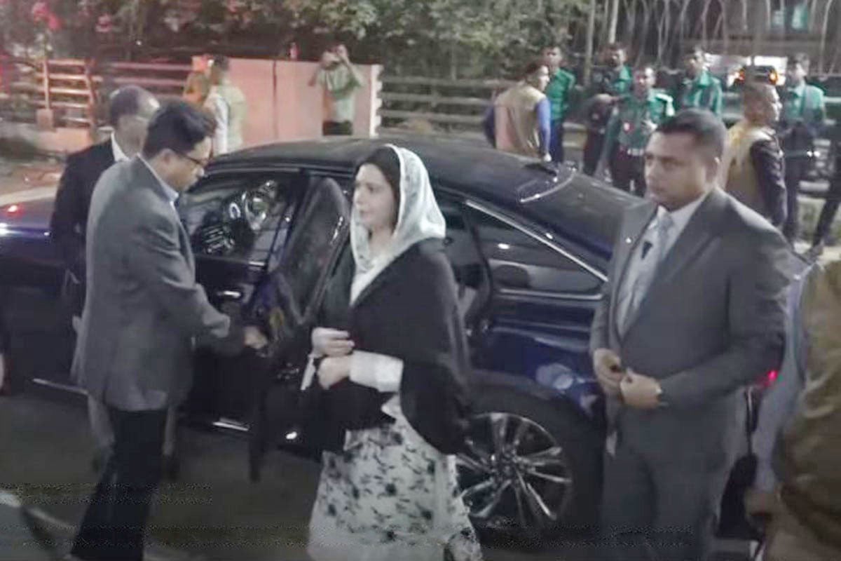 খালেদা জিয়াকে দেখতে আবারও হাসপাতালে জুবাইদা রহমান