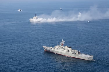 গালফ উপসাগরে ইরানের মহড়া, মার্কিন যুদ্ধজাহাজকে সতর্কবার্তা