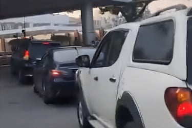 জুবাইদা রহমানকে নিতে বিমানবন্দরে পৌঁছেছে গাড়িবহর