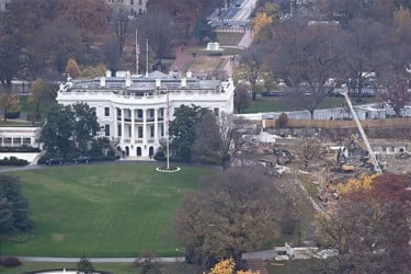 হোয়াইট হাউস বলরুম নির্মাণে নতুন স্থপতি নিয়োগ দিলেন ট্রাম্প