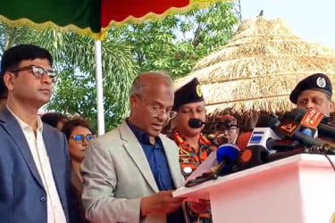 দুর্যোগ মোকাবিলায় স্বেচ্ছাসেবকদের ভূমিকা জাতিকে এগিয়ে নিয়ে যায়: স্বরাষ্ট্র উপদেষ্টা