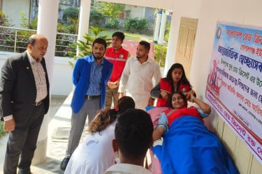 গোপালগঞ্জে থ্যালাসেমিয়ায় আক্রান্ত শিশুদের জন্য স্বেচ্ছায় রক্তদান