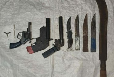 কু‌ষ্টিয়ায় পিস্তল ও ওয়ান শুটারগান উদ্ধার