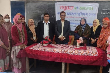 বদলগাছীতে বসুন্ধরা শুভসংঘের আয়োজনে অস্বচ্ছল নারীদের সেলাই প্রশিক্ষণের উদ্বোধন