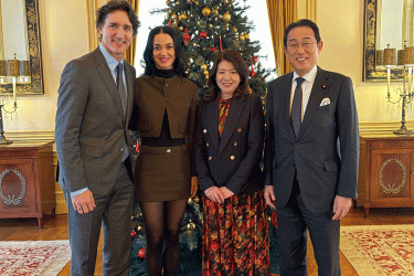 প্রকাশ্যে এলো জাস্টিন-পেরির প্রেম