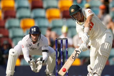 ইংল্যান্ডের ক্যাচ মিসের মহড়ায় অস্ট্রেলিয়ার লিড