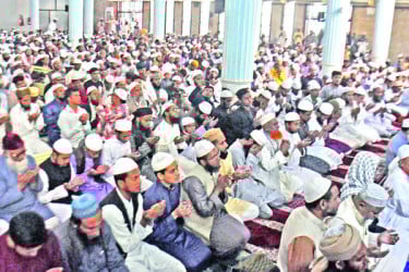 সারা দেশে বিশেষ দোয়া-মোনাজাত