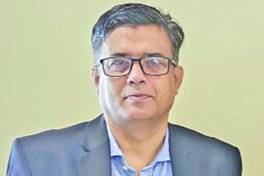 মাইনাস ফোর একটি দুষ্টচক্রের ফালতু কথা