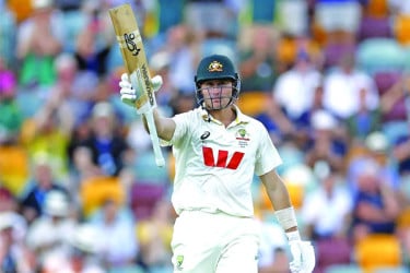 গোলাপি বলের টেস্টে লাবুশেনের হাজার রান