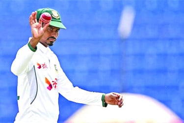 নভেম্বরের সেরার লড়াইয়ে তাইজুল