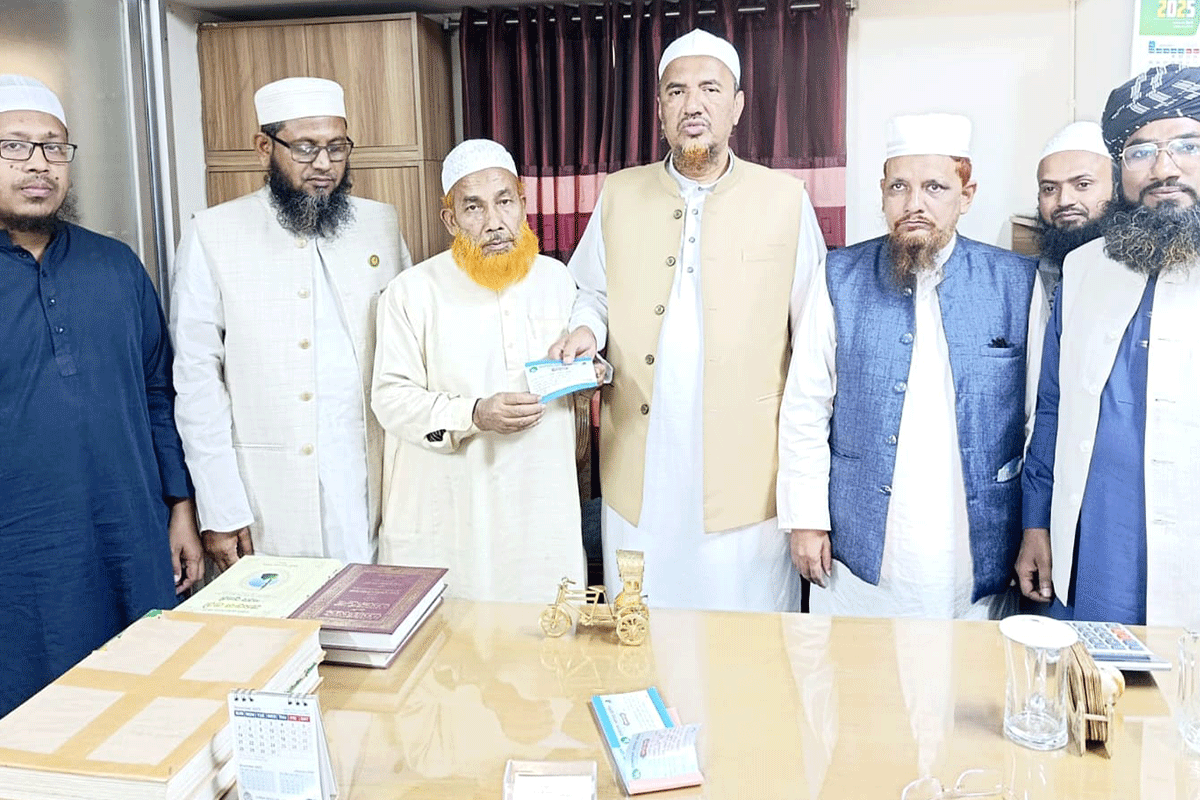 নওগাঁর সাবেক এমপি হুমায়ুন কবিরের খেলাফত মজলিসে যোগদান