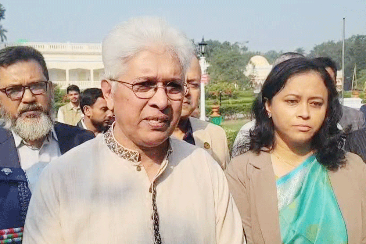 আপাতত বিদেশ থেকে চিনি আমদানি বন্ধ: শিল্প উপদেষ্টা