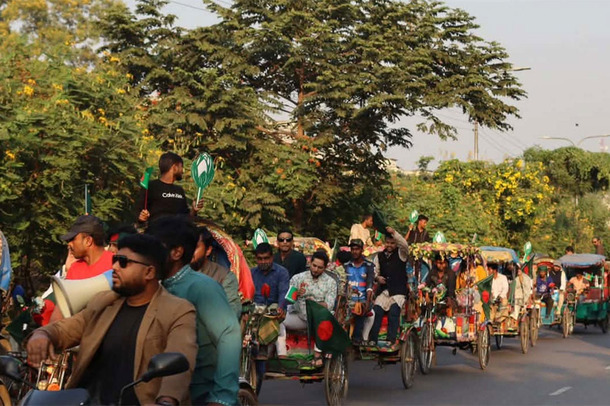 বিজয়ের মাসকে স্বাগত জানিয়ে এনসিপির ‘বিজয় রিকশা র‍্যালি’