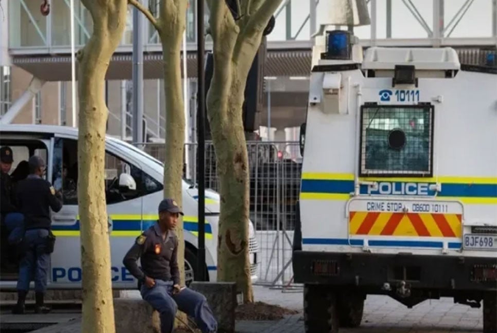 দক্ষিণ আফ্রিকায় হোস্টেলে বন্দুক হামলায় নিহত ১০