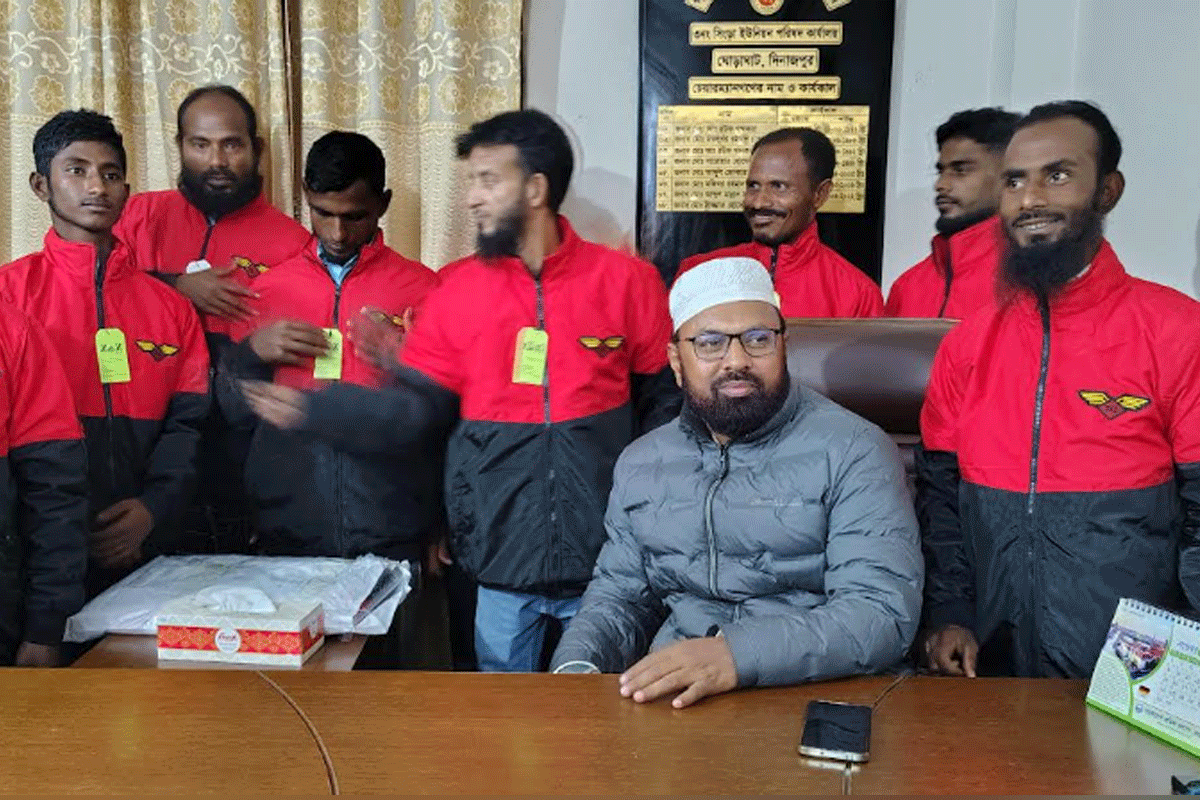 দিনাজপুরে শীতবস্ত্র পেয়ে উচ্ছ্বাস