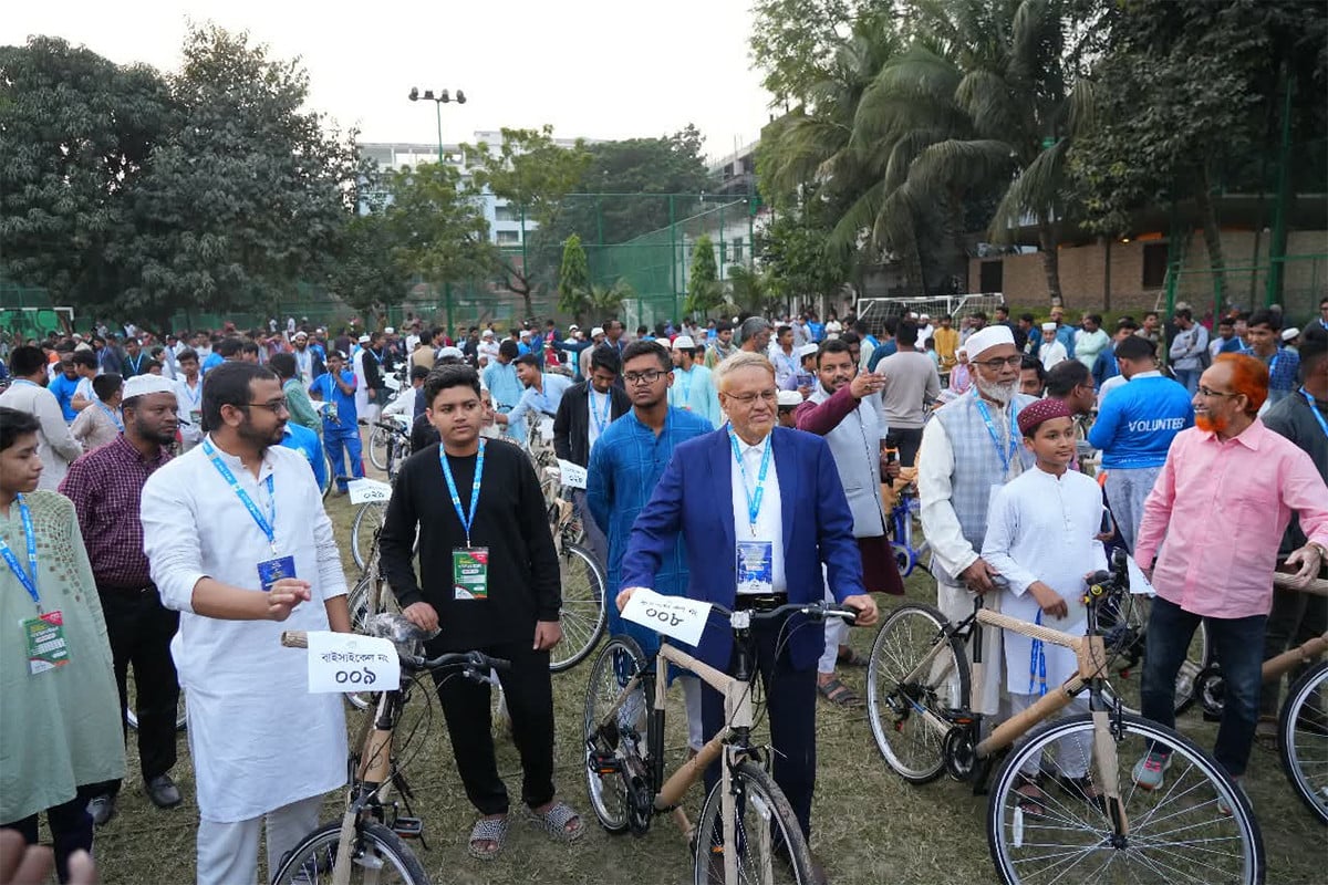 উত্তরায় ৪০ দিন জামাতে নামাজ আদায়, ২০০ শিশু-কিশোরকে বাইসাইকেল উপহার